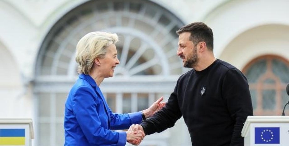 Володимир Зеленський та Урсула фон дер Ляєн тиснуть руки
