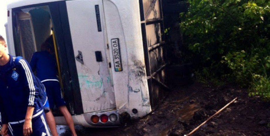 "Динамо" U-16 попало в ДТП / Фото: matchday.ua