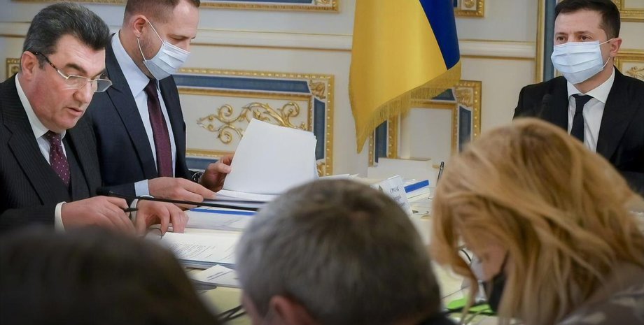 СНБО, санкции, блокировка каналов, WhatsApp, Перший незалежний, UkrLive