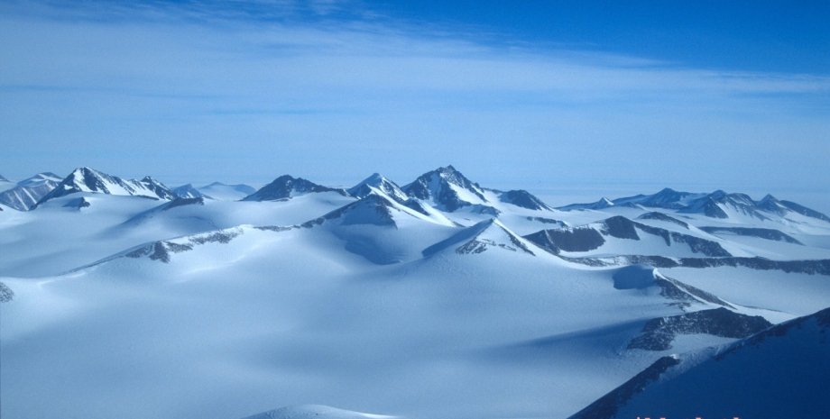 антарктичні гори Під крижаними щитами Антарктиди знайдено загублений «стародавній світ»: які структури знайшли вчені0