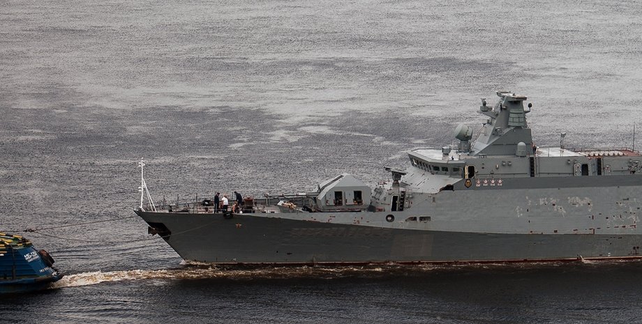 Поврежденный российский корабль