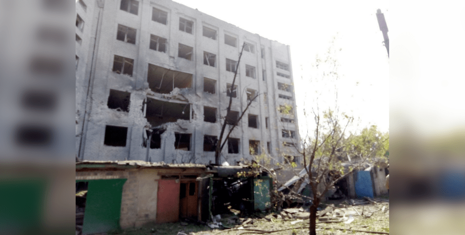 Луганск, взрыв в луганске, академия мвд луганск, обстрел луганска