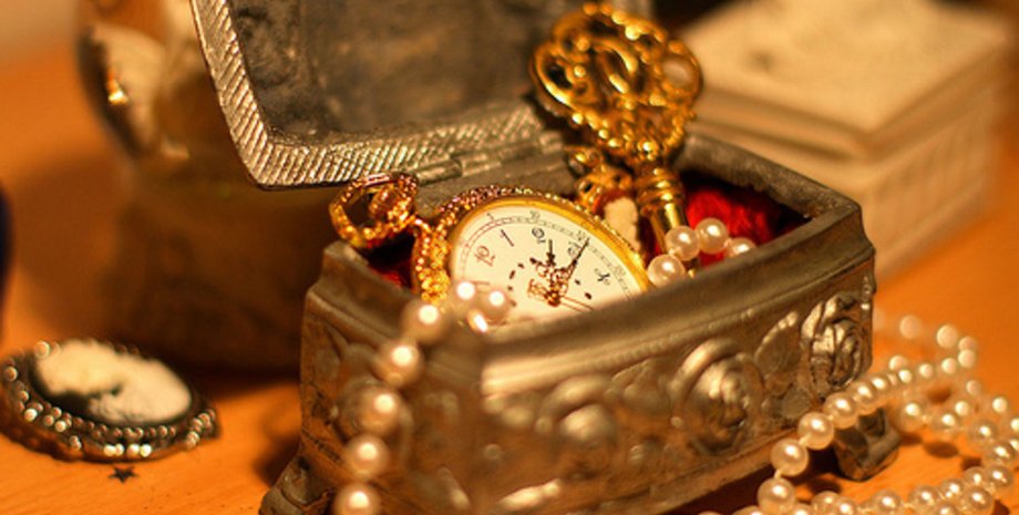 Шкатулка с украшениями, серьги, сережки, серьги с жемчугом, жемчуг и золото, купила на распродаже, скрытые сокровища