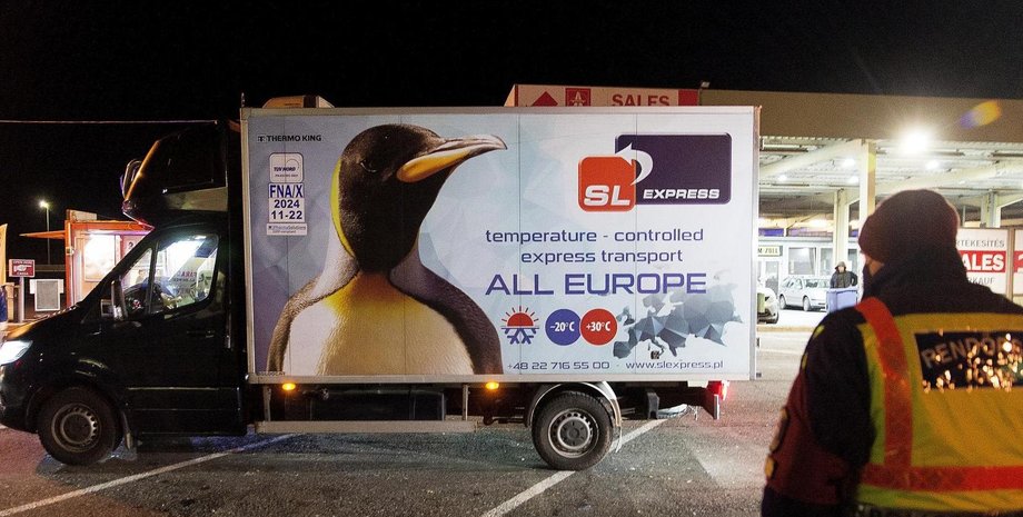 автомобіль, доставка вакцини, угорщина