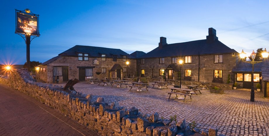 Турист хотів переночувати у готелі з привидами, та швидко пожалкував про це