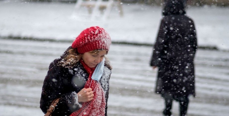 люди в масках, снег, улица