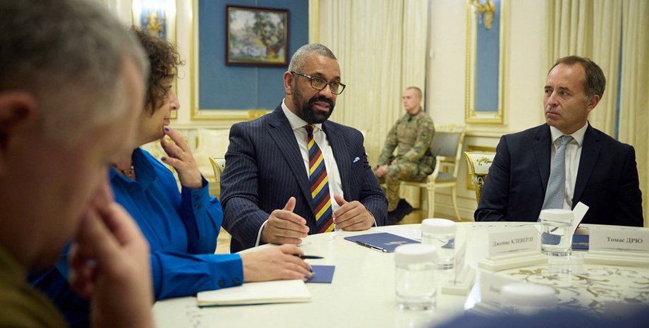 Джеймс Клеверли