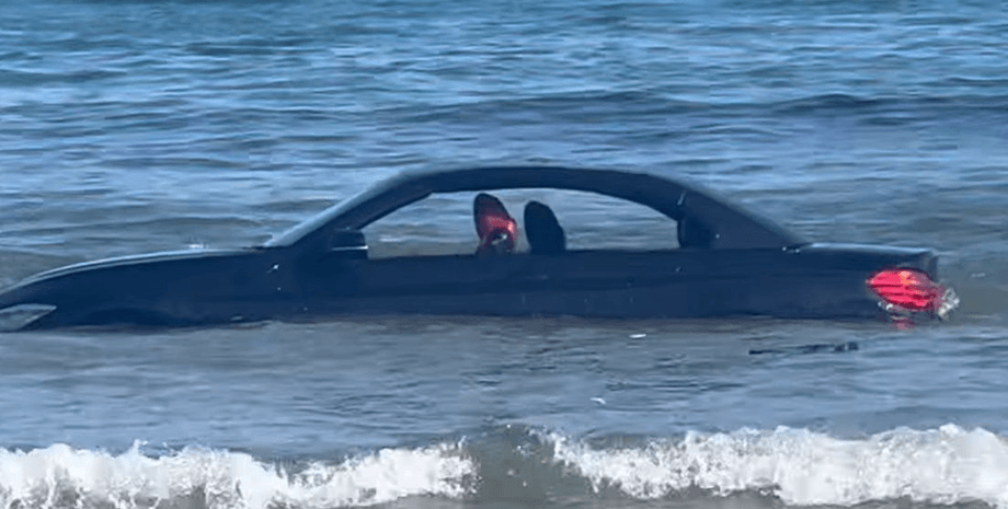 BMW, иномарка, машина, авто, автомобиль, море, авто в море, машина в воде, унесло в море,