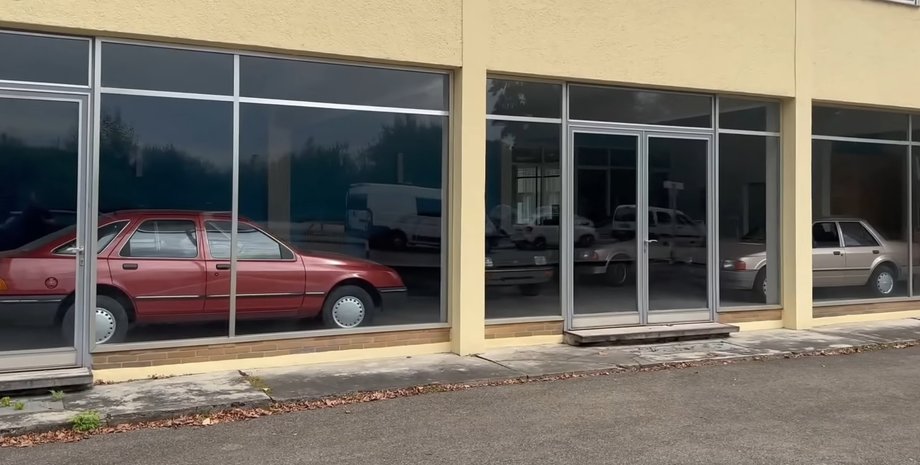 заброшенный автосалон, Автосалон Ford, Ford Sierra, Ford Escort, Ford Fiesta