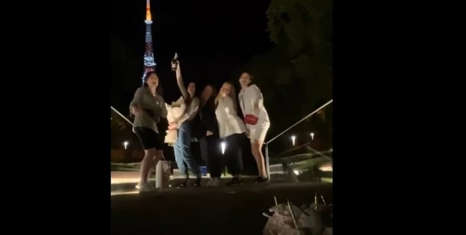 Львов, вечеринка, мемориал,