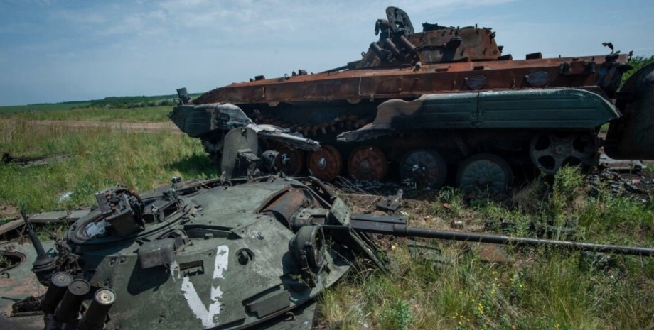 Militärexperte Oleksandr Kovenko analysierte, welche Ausrüstung im Laufe des Mon...