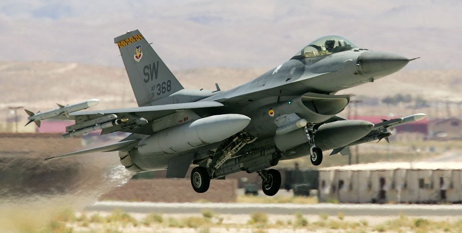 Винищувач F-16