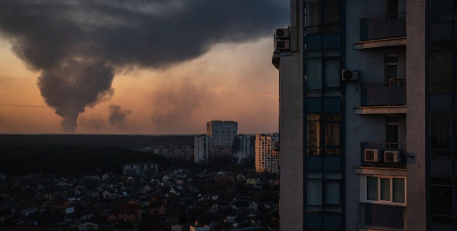 З вікон київських багатоповерхівок видно, як обстрілюють Ірпінь, Гостомель, Бучу