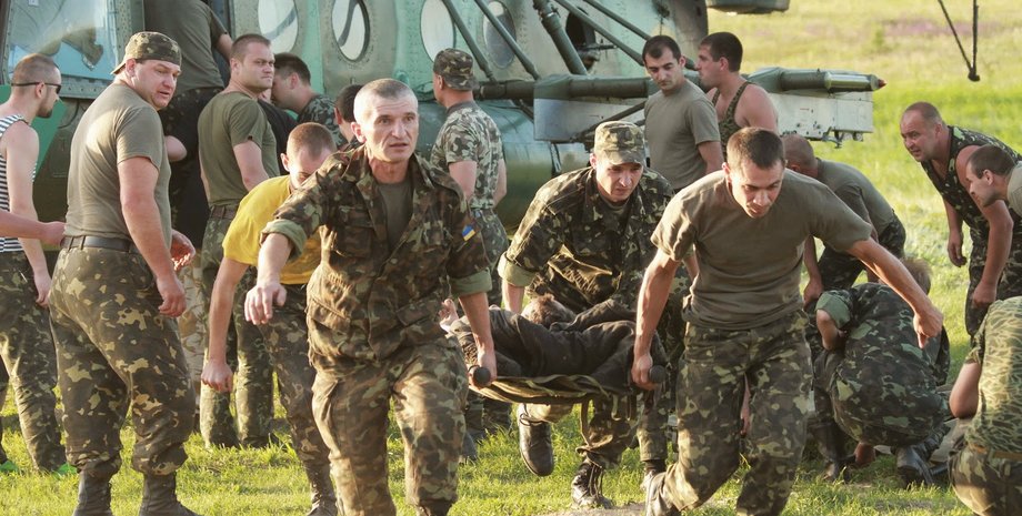 Эвакуация раненных в зоне АТО / Фото: Мирра Радамирова