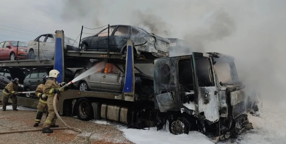 пожар АвтоВАЗ, пожар в Тольятти, сгорели ВАЗ, сгорели авто, Lada Granta, Lada Niva