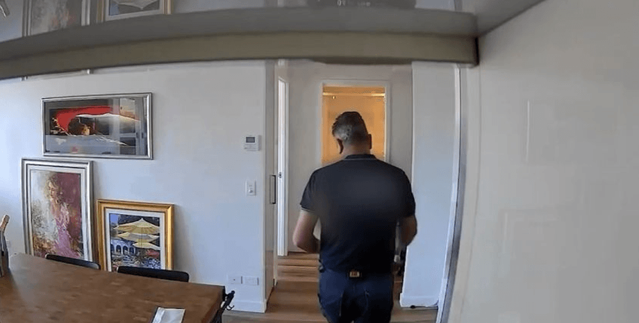 Скрытая камера, мужчина, дом, сантехник