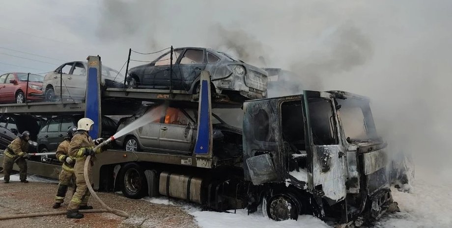 пожар АвтоВАЗ, пожар в Тольятти, сгорели ВАЗ, сгорели авто, Lada Granta, Lada Niva