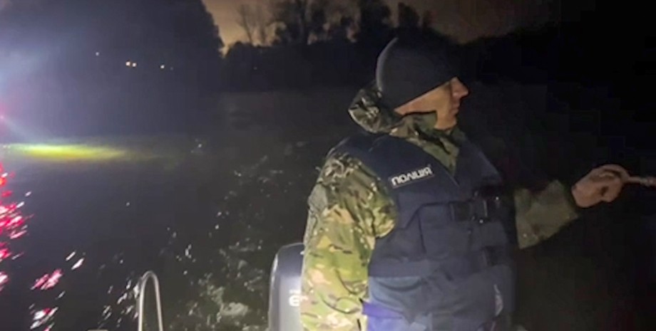 Молния ударила в каноэ, Полтавская область Каноэ, молния, Полтавская область, непогода, полиция, яхт-клуб, удар молнии