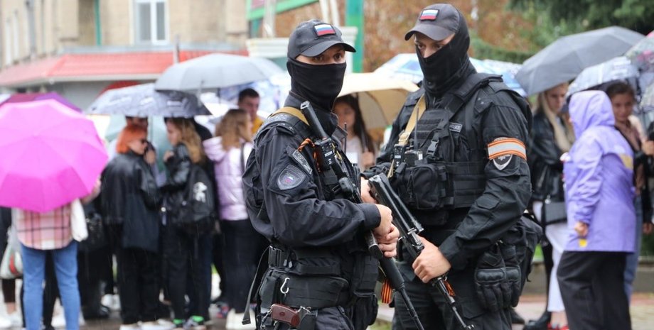 Полицейские на оккупированной территории.