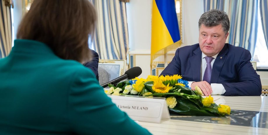 Петр Порошенко на встрече с Викторией Нуланд / Фото: пресс-служба президента