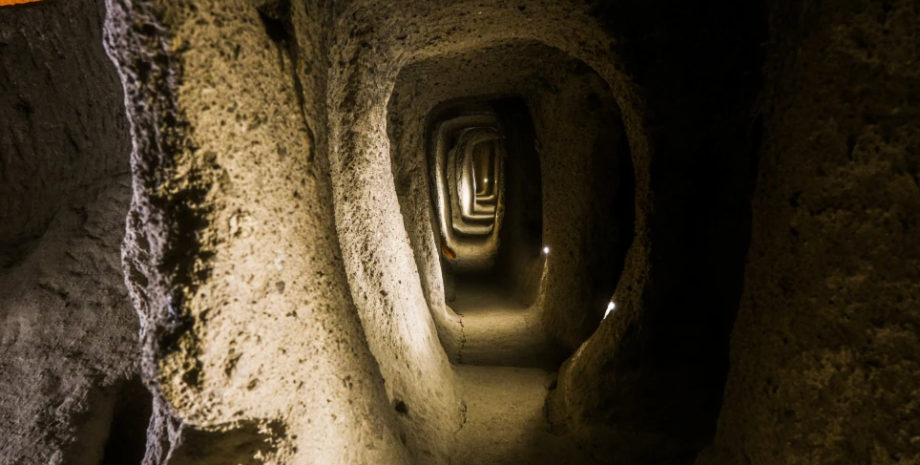 тунелі, підземне місто