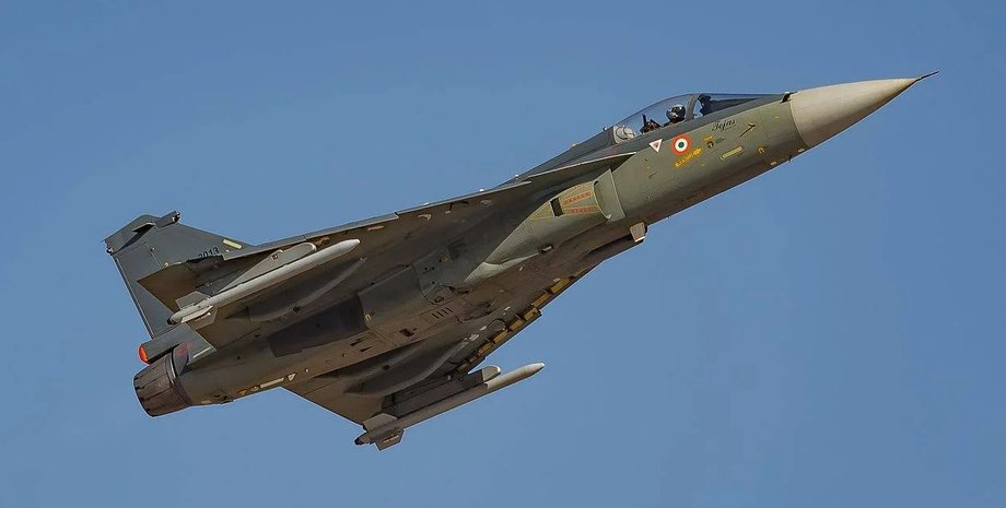 Индийский легкий истребитель Tejas
