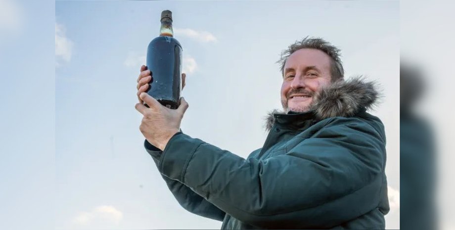 Чоловік володіє пляшкою 150-річного пива: планує не зберігати, а скуштувати раритет