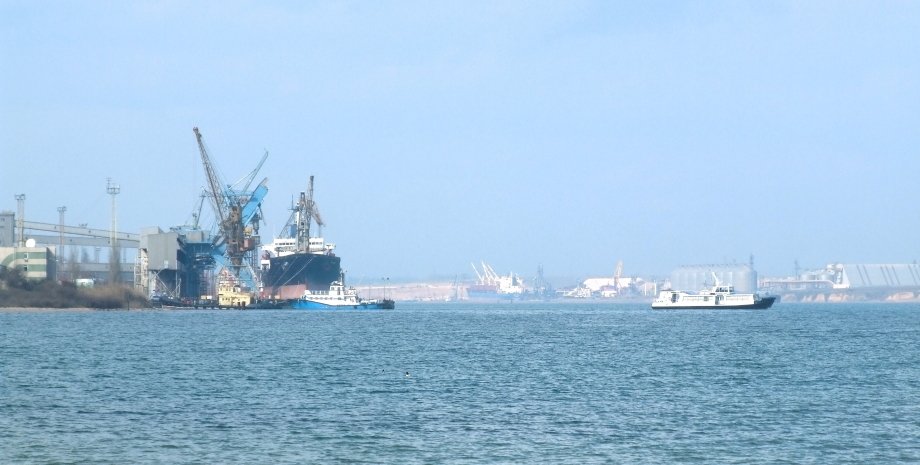 Южний, Одеська область, порт, Чорне море, фото