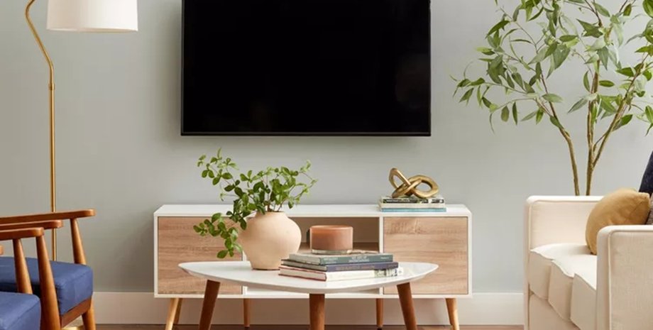 Телевизор без проводов в комнате