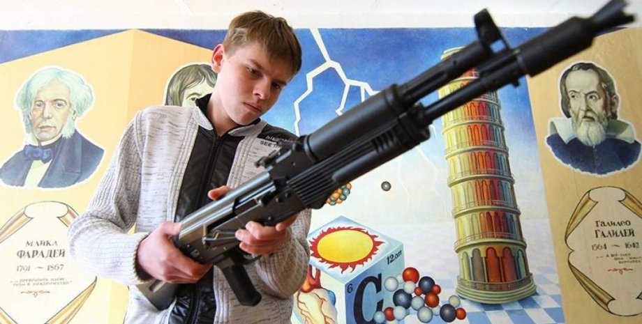 Дитина зі зброєю, зброя, підліток, хлопець