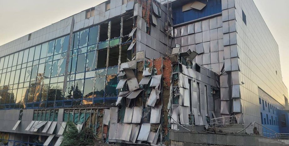 спортивний об'єкт у Дніпрі, пошкоджена будівля