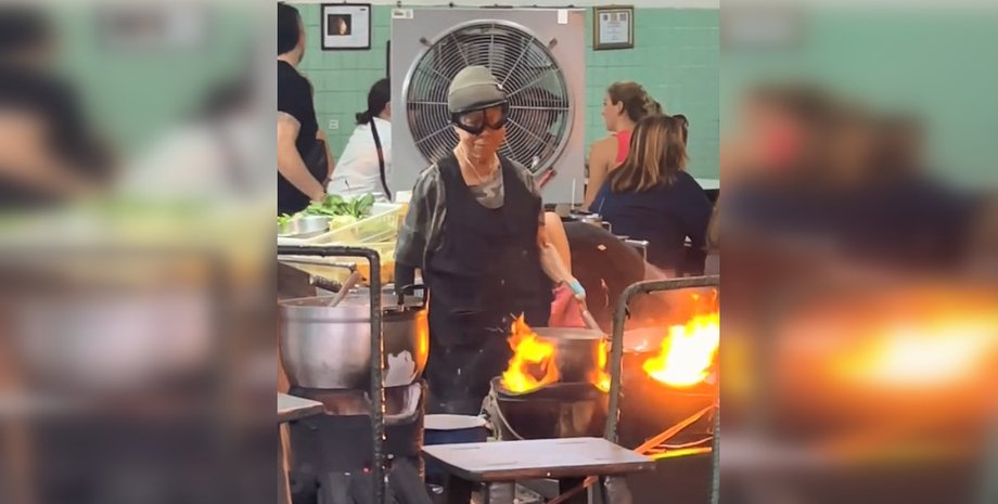 Під час відпустки в Азії можна піти у вуличний ресторан в Таїланді, у якому працює 81-річна Джей Фай, яка отримала одну зірку Мішлен і чиї страви чекають по сім годин