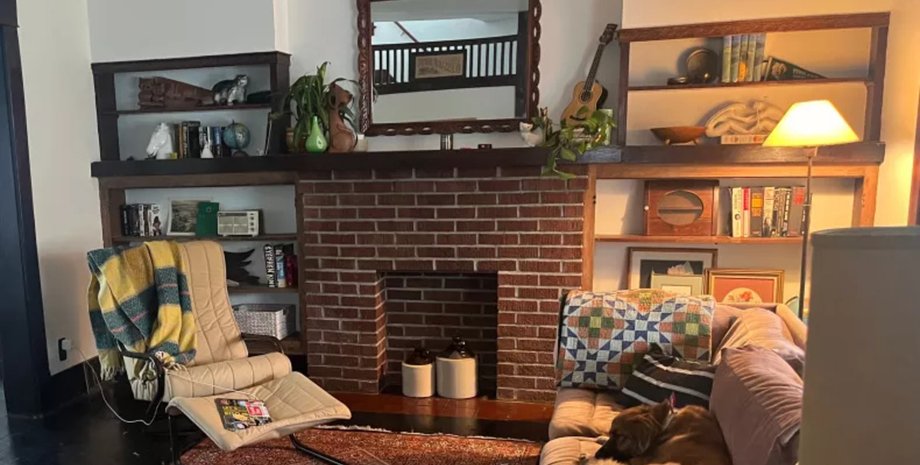 Находка в стене, ремонт, старинный дом, книжные полки, замуровали в стене, спрятан 50 лет, дому нужен ремонт, ремонт своими руками, соцсети