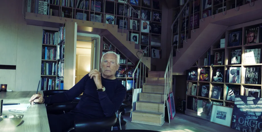 Умер Армани