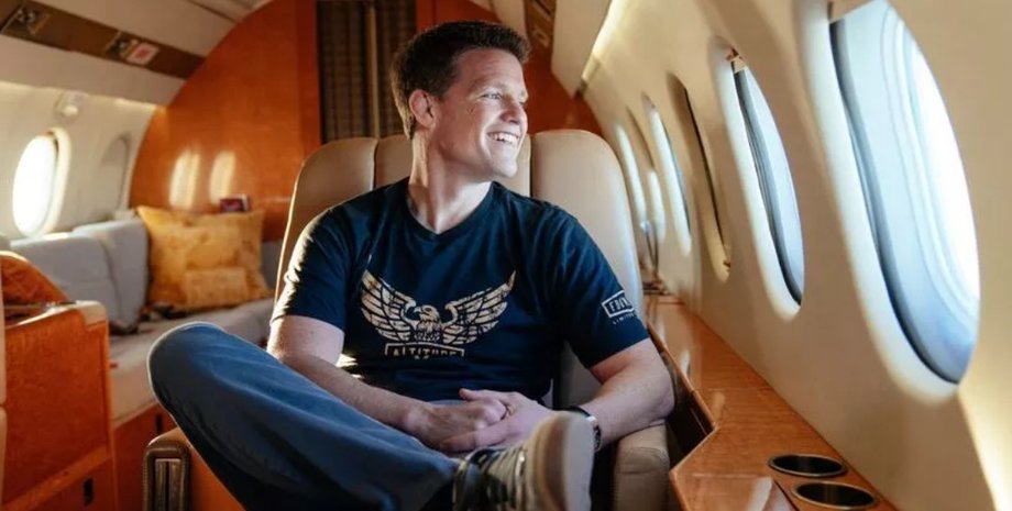 Підприємець Рассел Брансон, Брансон бізнесмен, Брансон купівля книг, Брансон рекомендація книг, мільйонер рекомендація книги, книги про успіх Брансон