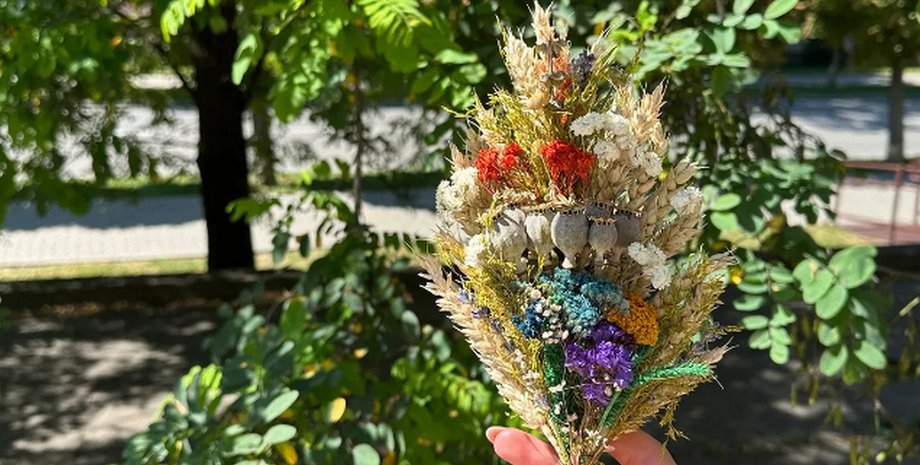 Медовий Спас 1 серпня, з освяченням меду, маку і букета