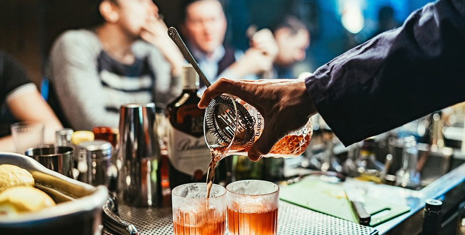 алкоголь віскі бар компанія чоловіки випивка