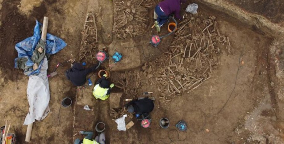 археологія, археологи, поховання, римляни, Римська імперія, останки, артефакти, культура, Відень, солдати, кремація, битва, зброя