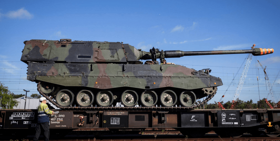 Panzerhaubitze 2000NL, PzH 2000NL, PzH 2000, сау PzH 2000, гаубицы FH-70, какое оружие голландия передала украине, поставки оружия украине, БТР YPR-765