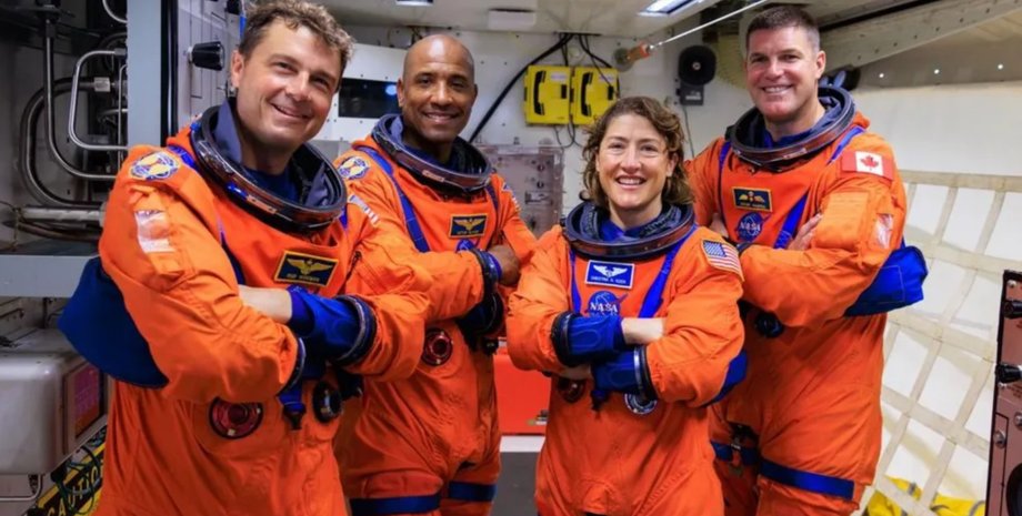 Артеміда 2 астронавти