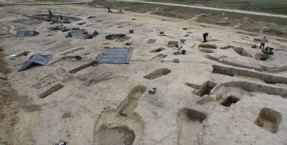 древние аварские сообщества, социальная динамика, Карпатский бассейн, древняя ДНК, родительское происхождение, родственные связи, археологические находки, историческая реконструкция, генетический анализ, археология