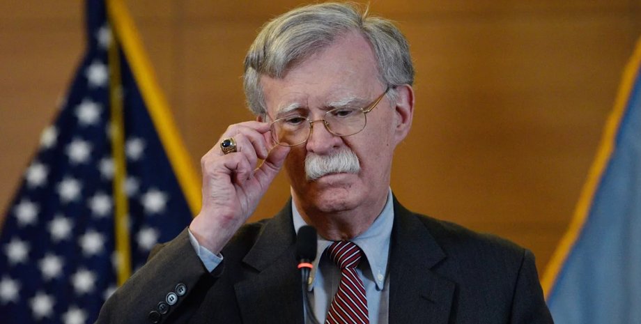 Джон Болтон предложил снизить мобилизационный возраст в Украине