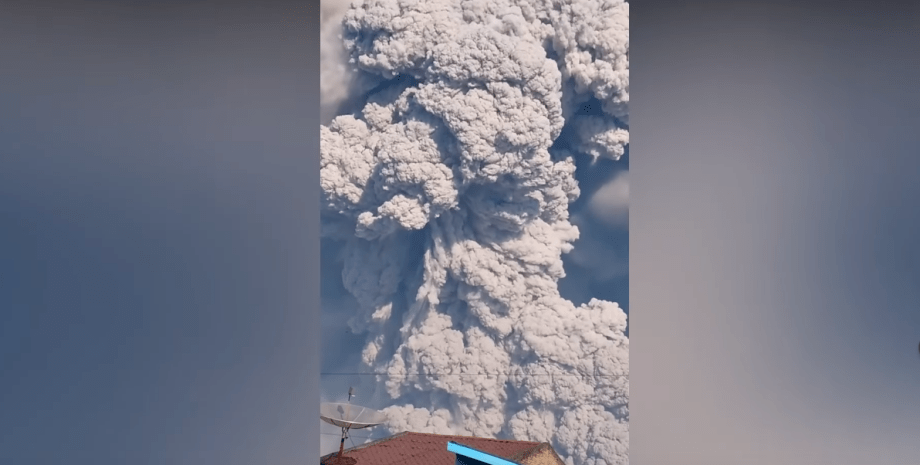 извержение в индонезии, проснувшийся вулкан Синабунг