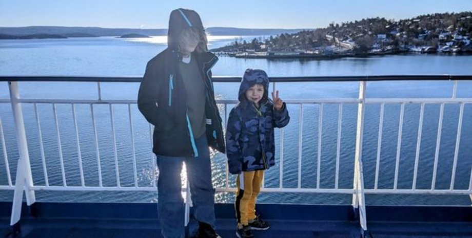 Швеція, картина з дитиною, двійник сина, Карл Ларссон, портрет Барні, знімне житло, будинок B&B, сім'я