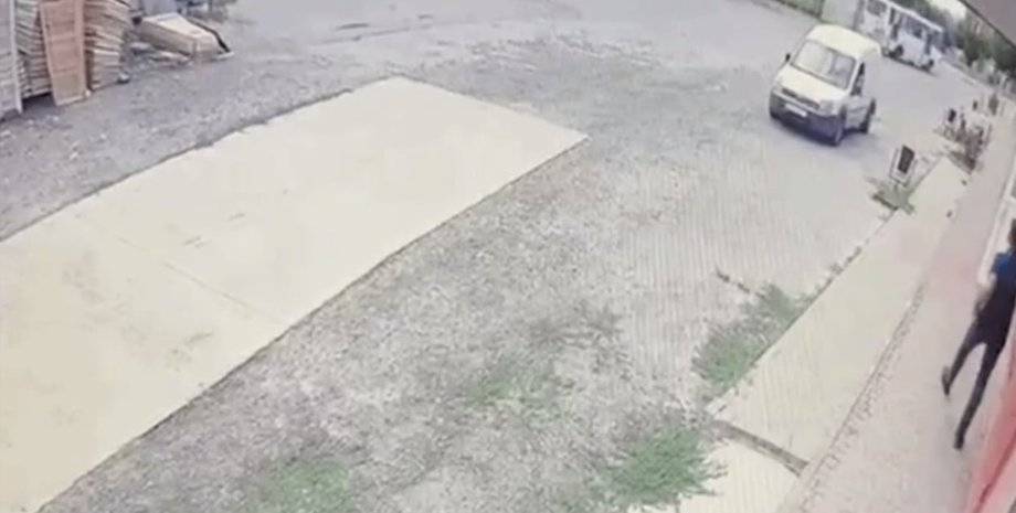 новини херсона, дрон, бпла, зс рф, атака, мирні жителі, роман мрочко, херсонська ова, війна в україні