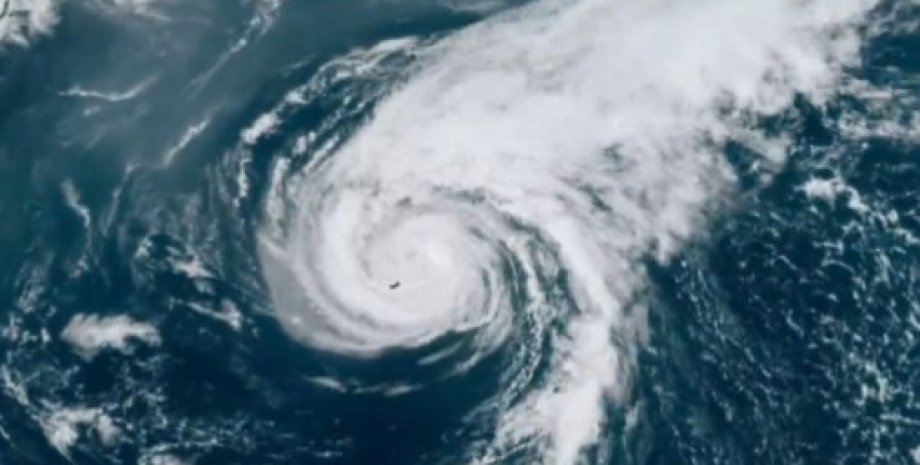 Ураган Эрнест запечатлели из космоса эрнест, ураган эрнест