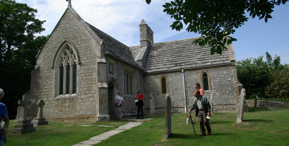 Заброшенная во время войны деревня, "застывшая во времени", привлекает туристов