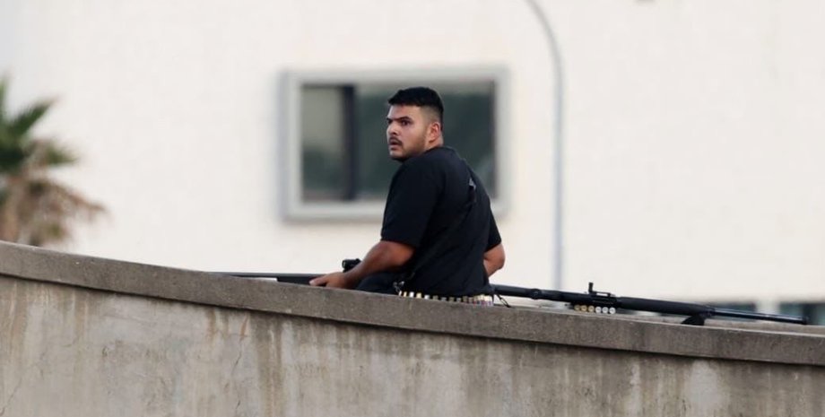 Розстріл людей у Сіднеї загинув українець Людей на пляжі в Сіднеї розстрілювали батько та син