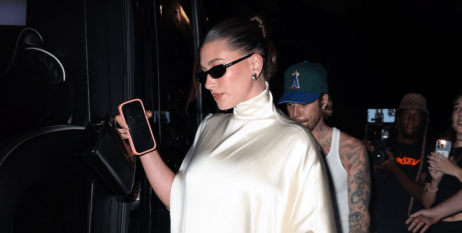 Гейлі Бібер, гейлі бібер вагітна, джастін бібер, стильна сукня, атласна сукня, гейлі бібер стане мамою