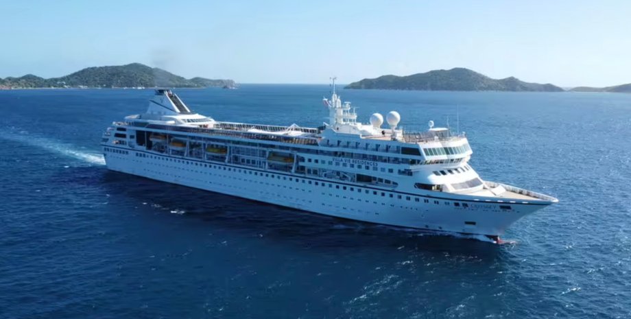 Огромный круизный лайнер с жилыми апартаментами, предназначенный для постоянного проживания в море